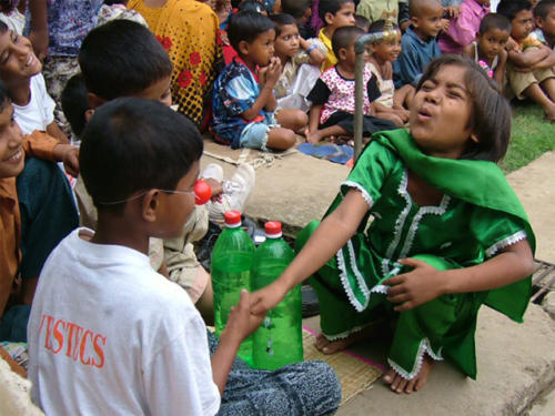 © Clowns Sans Frontières - Bengladesh - 2004