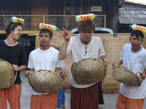 © Bastien Paquier- Clowns Sans Frontières -  Birmanie - 2008